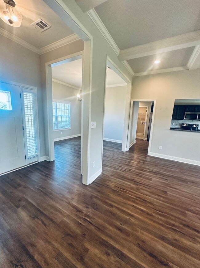 Photo - 104 Chatham Ct