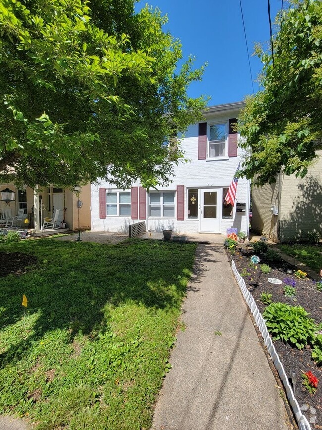 Building Photo - 213 S Washington St Unit 2 Rental