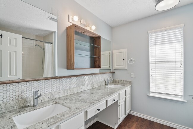 Photo - 934 Holly Hall Dr