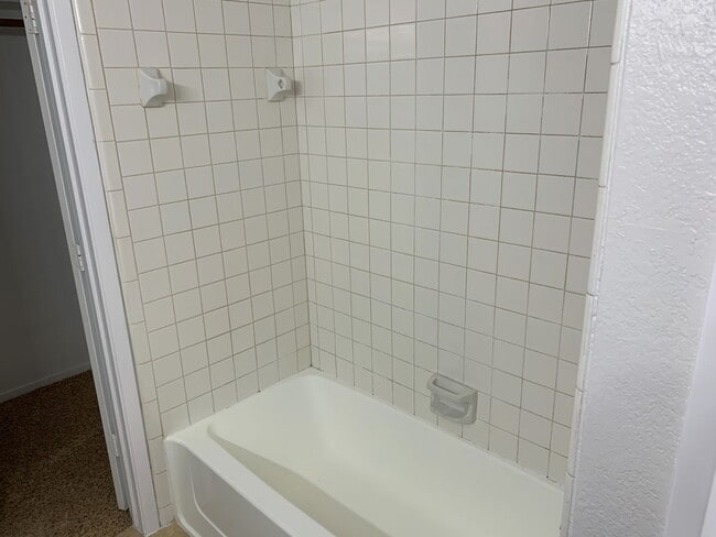 Photo - 305 Shady Valley Dr