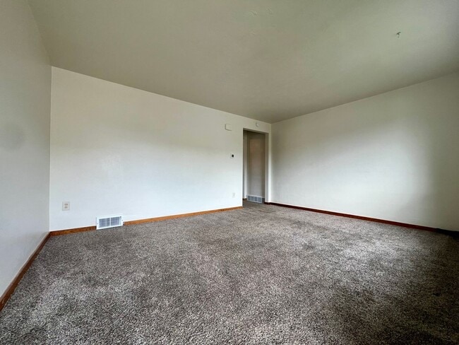 Photo - Outstanding Two Bedroom in Cheswick! Central A/C, Off-Street Parking & More!! Call Today!