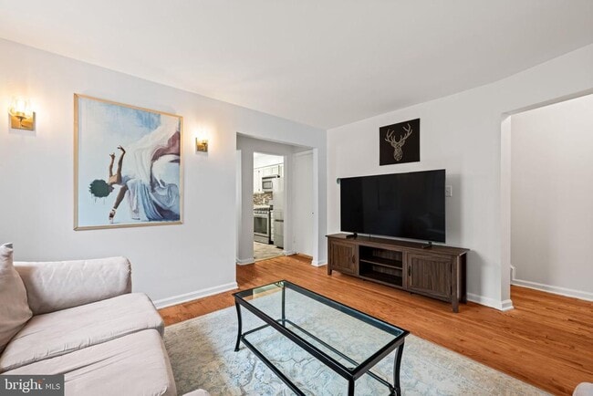 Photo - 139 Hawaii Ave NE