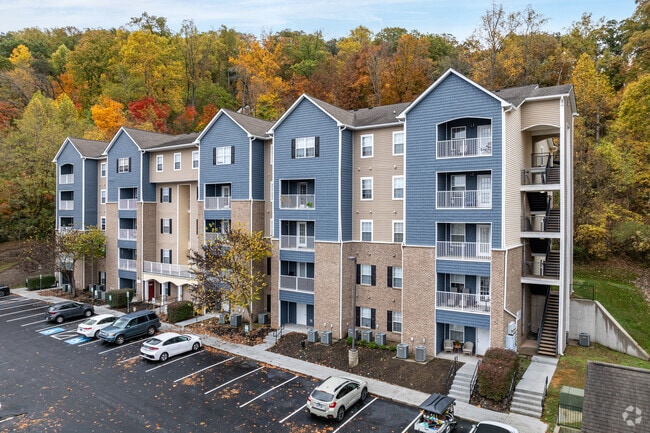Building Photo - Evergreen at the Bluffs Rental