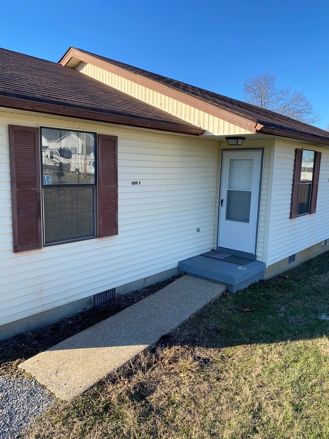 Front entrance view - 1205 Redden Ln Unit A