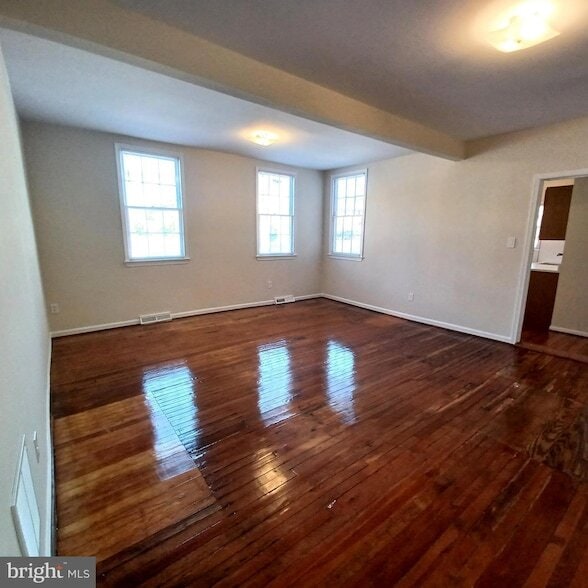 Photo - 301 N West St