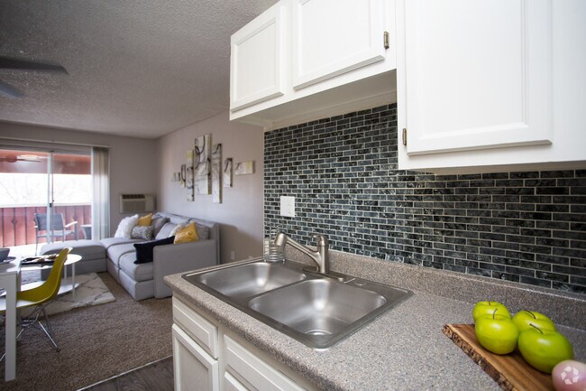 1BR, 1BA - 560 SF