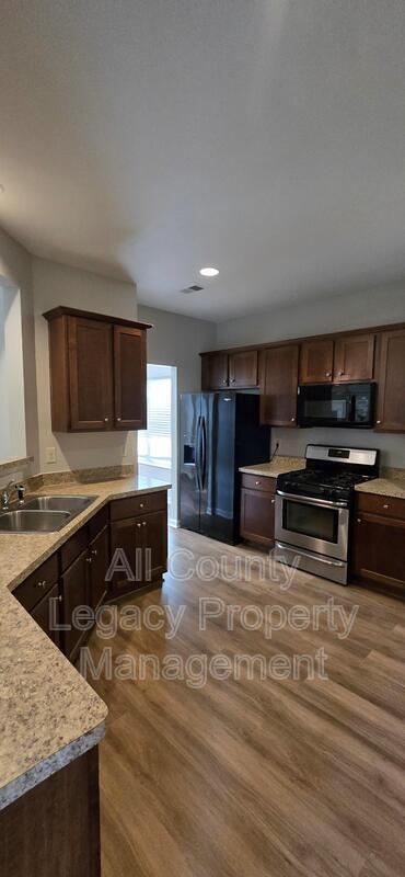 Photo - 676 Grenier Terrace NE