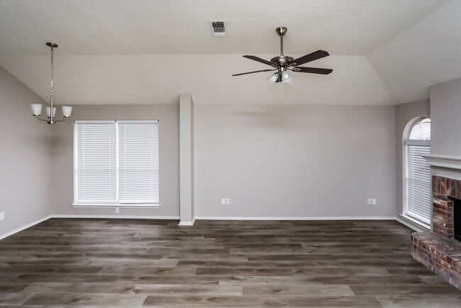 Photo - 2508 Helen Ln