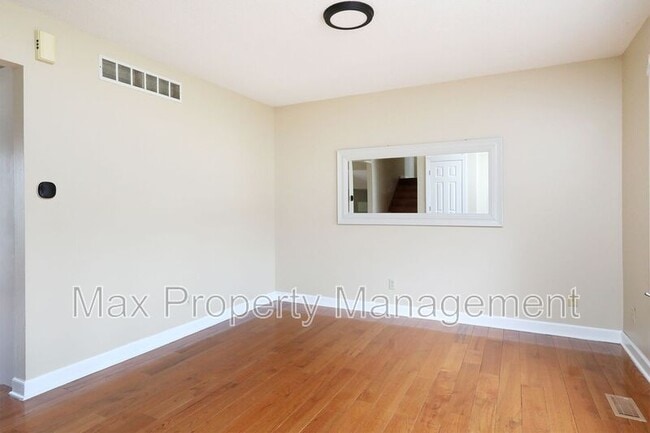 Photo - 6827 Hickory Ln