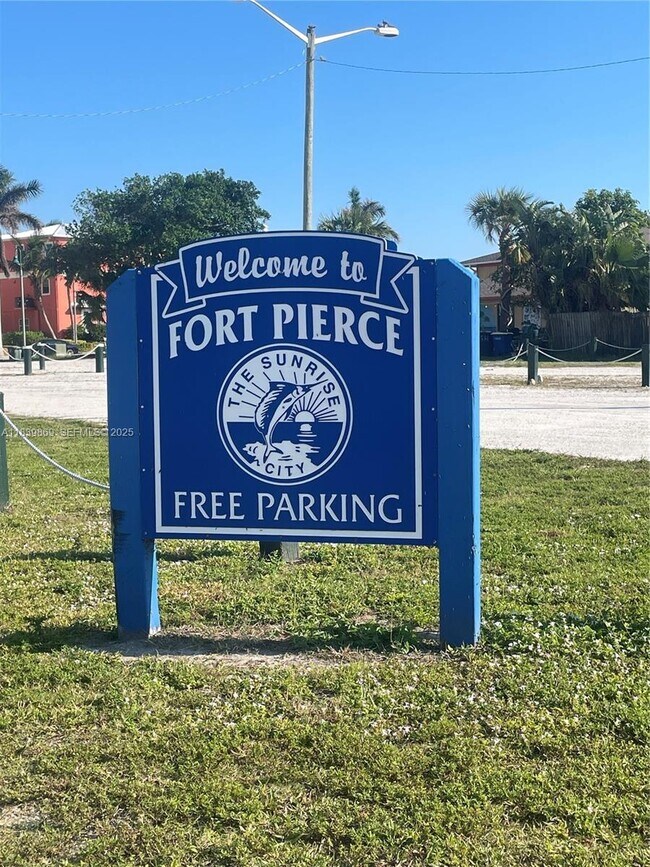 Building Photo - 1115 Hernando St Unit A