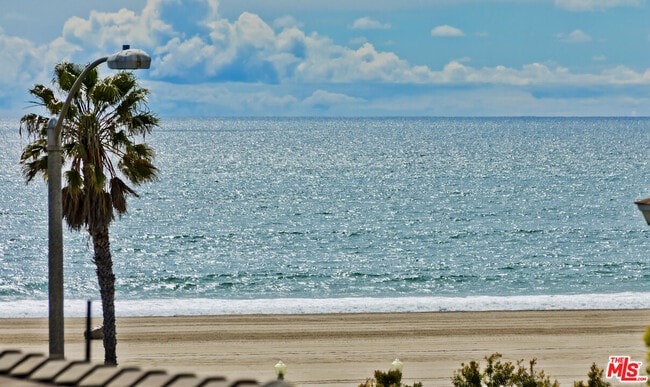 Photo - 141 Hollister Ave