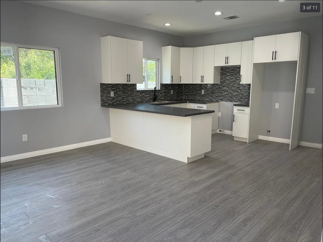 Cocina - 13202 Vaughn St