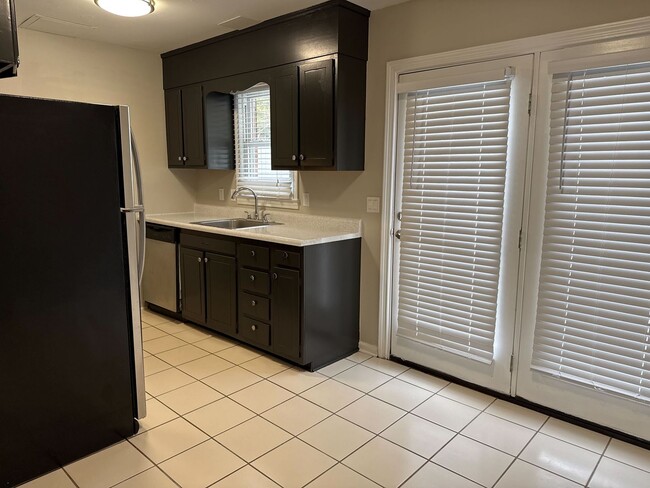 Photo - 121 Western Villa Dr