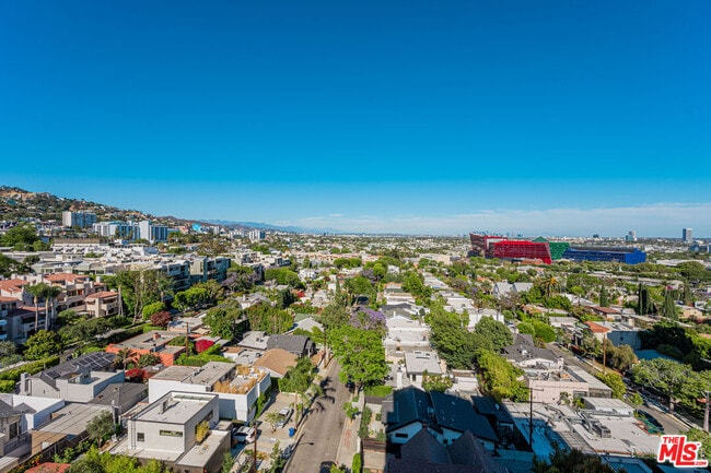 Building Photo - 838 N Doheny Dr Unit 1105
