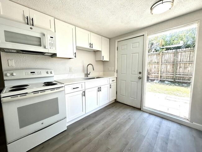 Building Photo - 8220 Krag Dr