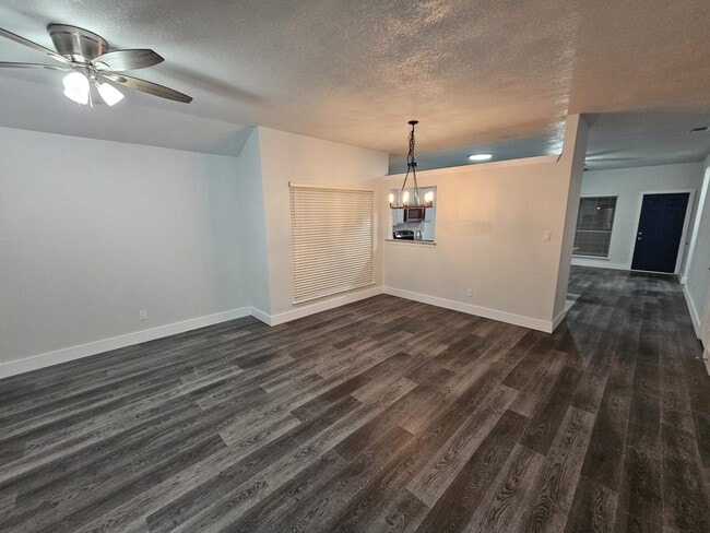Photo - 919 Crestwood Dr