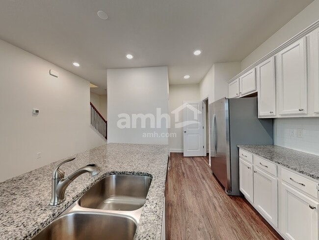 Photo - 2043 Pirie Pl