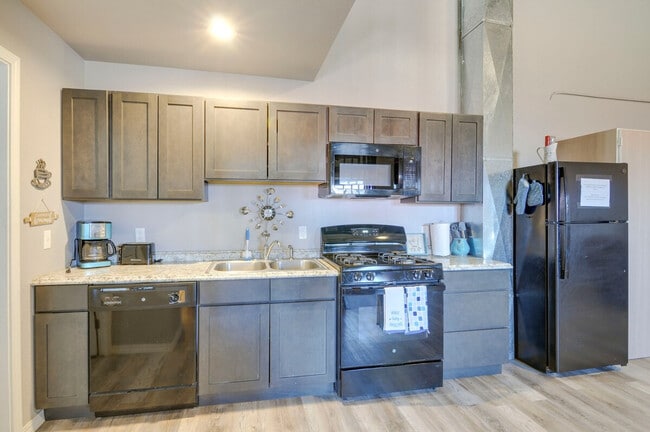 Photo - 800 Oak St Unit ID1386221P