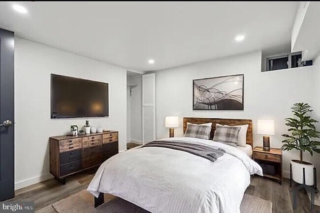 104 W Ontario St Unit 1
