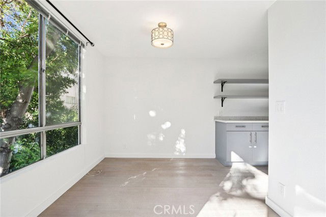 Building Photo - 403 N Oakhurst Dr