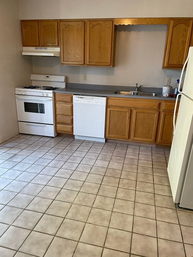 Building Photo - 3140 W 40th St Unit 3140 W 40th St