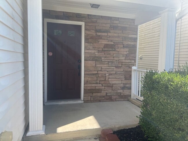 Photo - 8 Grosbeak Ln