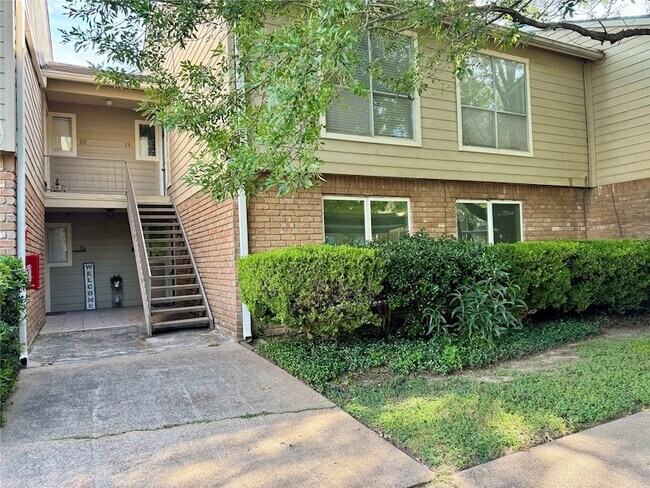 Building Photo - 5005 Georgi Ln Unit 14