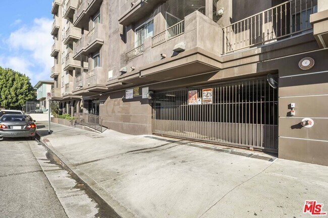 Photo - 848 Irolo St Unit 105