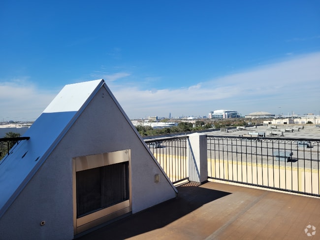 Building Photo - 2013 Fannin Station Rental