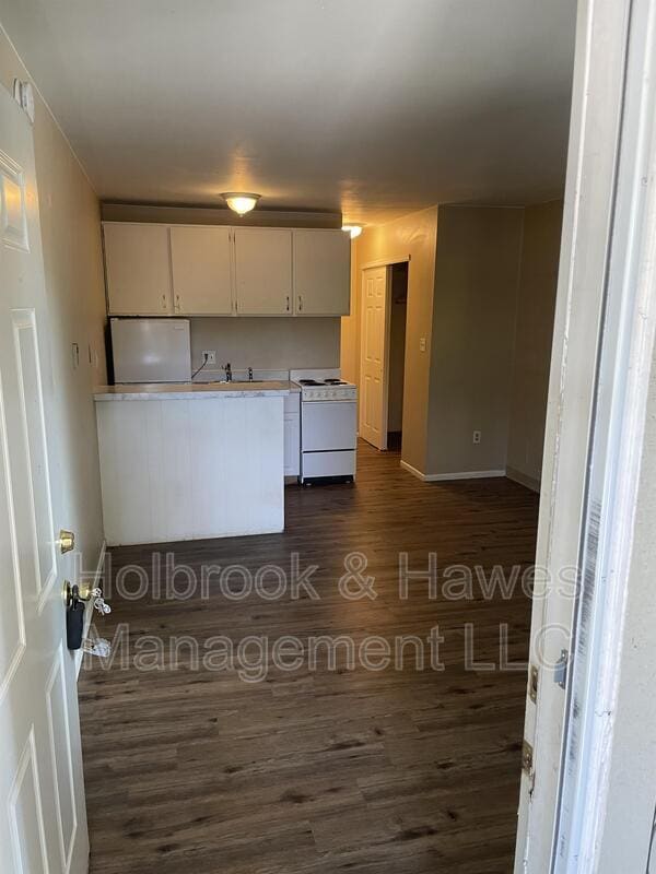 Building Photo - 225 N Sherwood St