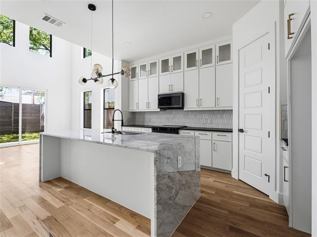 Photo - 1958 Toronto St