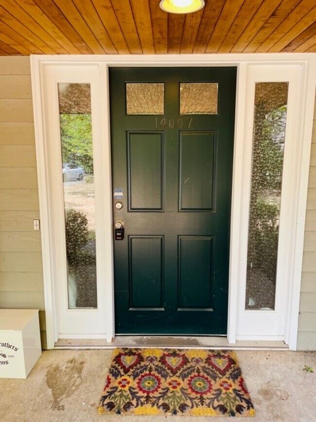 Photo - Large 4 Bedroom in Somerset Neighborhood