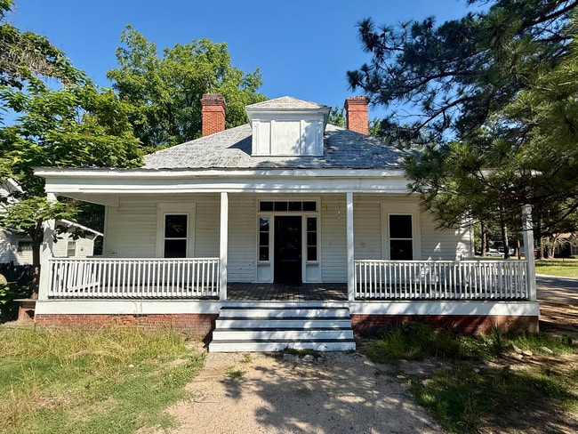 Building Photo - Charming Historic Cottage | 1 Bed · 1 Bath | Enfield, NC