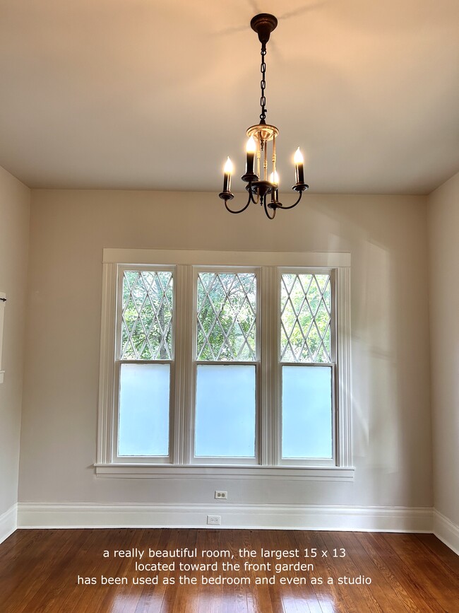 beautiful room (suggested bedroom) - 704 E Guenther St Unit Apt 1