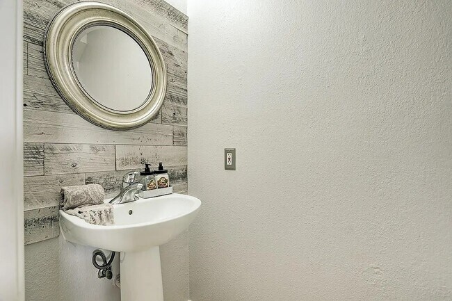 Photo - 3005 Wood Hollow Dr