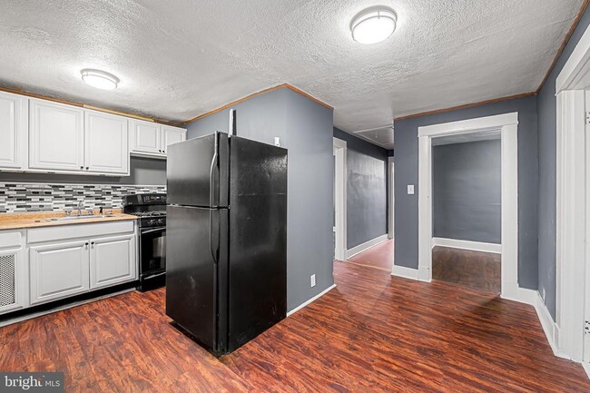 Photo - 3727 Milford Ave