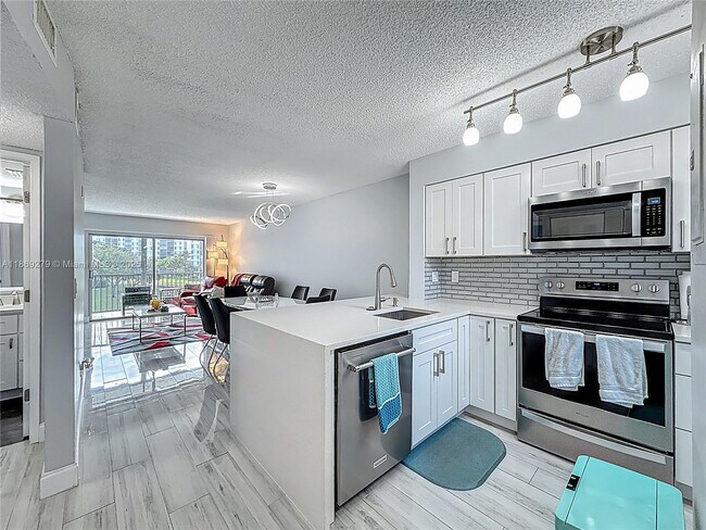 Photo - 2228 N Cypress Bend Dr Unit 303