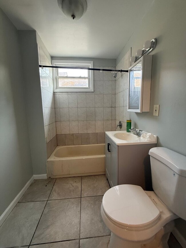 Photo - 240 Halsted St Unidad 3
