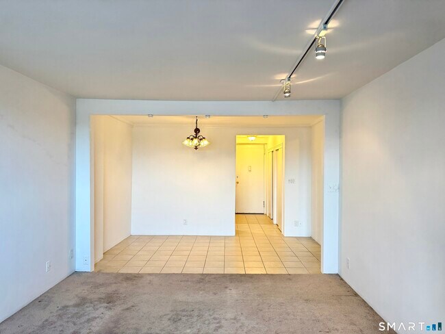Photo - 71 Strawberry Hill Ave Unidad 802