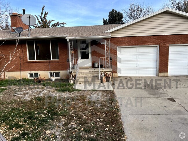 Building Photo - "Charming 2-Bedroom Home with Spacious 210...