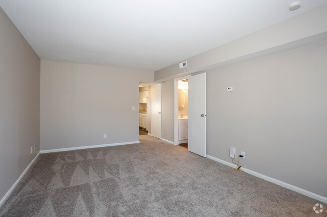 2 Bedroom/ 1 1/2 Bath Townhome - 1025 SQFT