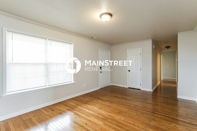 Photo - 3 Bedroom Pet-Friendly Home in SHEPHERDSVILLE, KY with Main Street Renewal