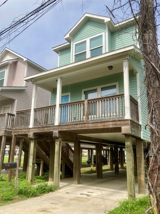 Photo - 2809 Winnie St