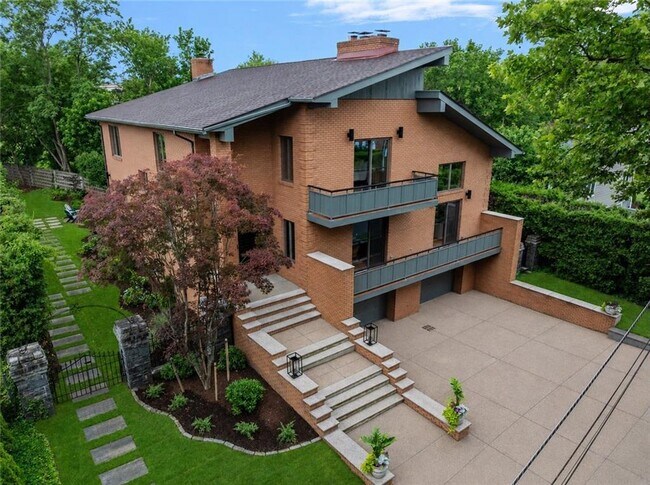 14 Maxcy Dr