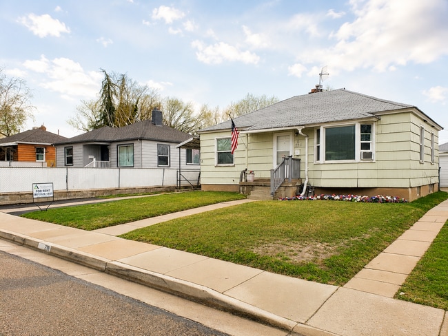 Photo - 218 S Lakeview Dr