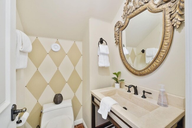 Photo - 1201 University Dr