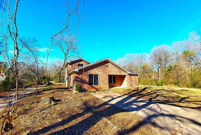 Photo - Welcome to this charming 2 bedroom, 2 bathroom home in Henderson, Texas!