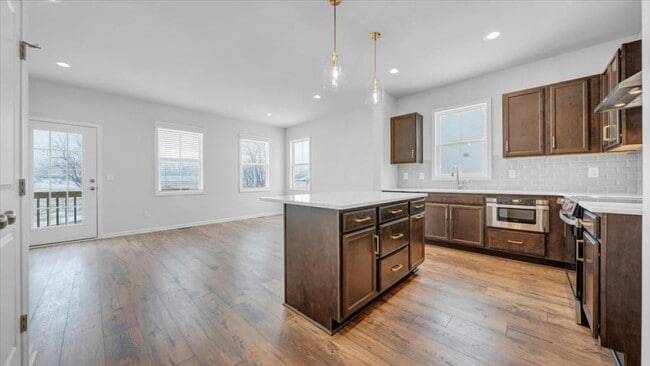 Photo - 1999 Kyles Wy