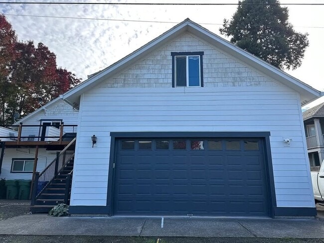 Building Photo - 3289 3rd St
