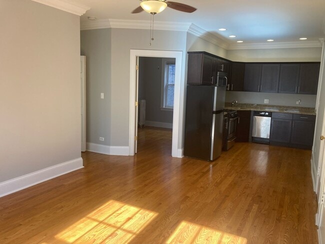 Photo - 4412 N Rockwell St Unidad 4412-1